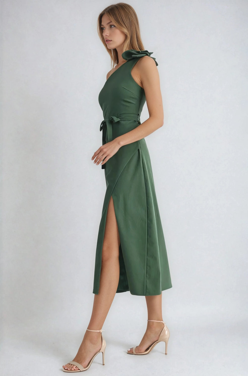 Side view green one shoulder dress with high slit